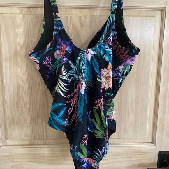 Women’s Terra & Sky floral colorful swimsuit. Size 2X (20W-22W) Like new. - Picture 9 of 9